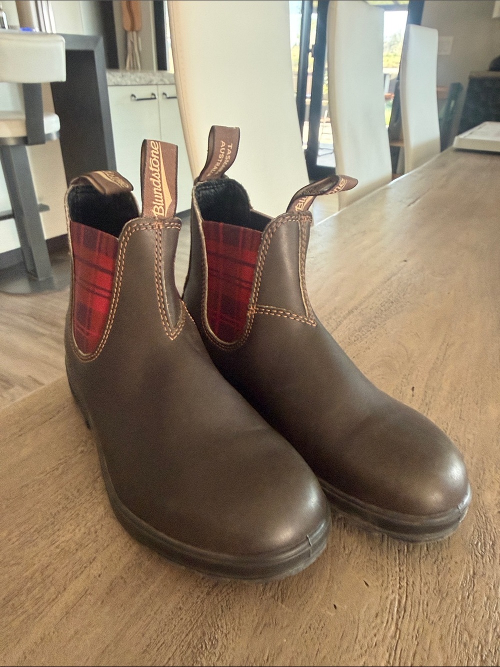 Blundstone brown leather Chelsea boot
